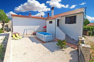 Ferienhaus mit Pool und Klimaanlage