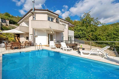Ferienhaus mit Terrasse und Pool