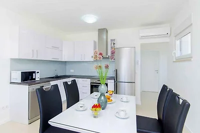 Ferienwohnung mit Klimaanlage und Pool