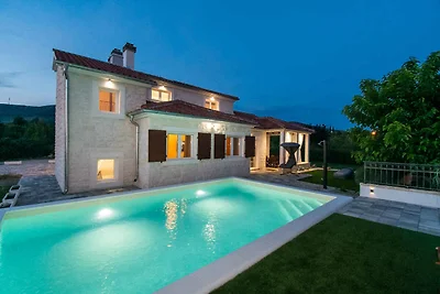 Ferienhaus mit Klimaanlage und Aussenpool