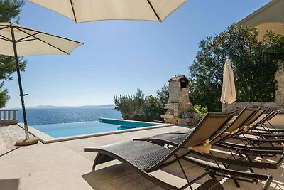 Villa mit Infinity-Pool