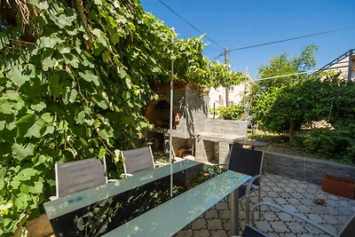 Ferienwohnung mit Garten und Klimaanlage