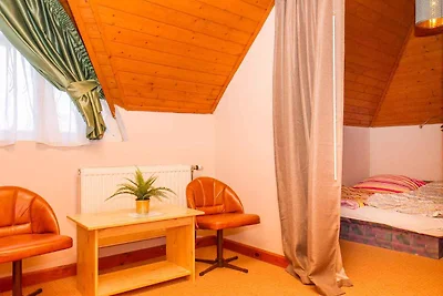 Ferienzimmer in einem Apartmenthaus mit Pool 
