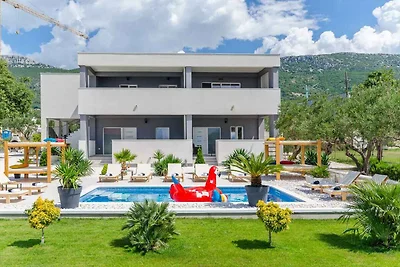 Ferienwohnung mit Pool und Klimaanlage