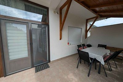 Ferienwohnung mit Aussenpool , Terrasse und