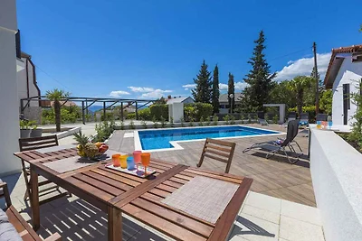 Ferienwohnung mit Pool und WLAN