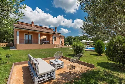 Ferienhaus mit Pool und Klimaanlage