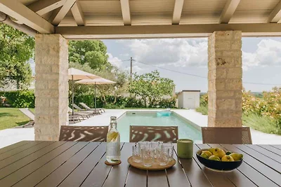 Villa mit Klimaanlage und Aussenpool