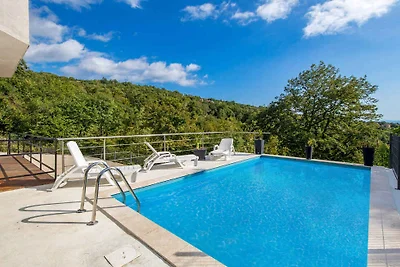 Ferienhaus mit Terrasse und Pool