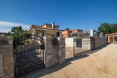 Villa mit Aussenpool