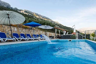 Ferienhaus mit Pool und Meerblick