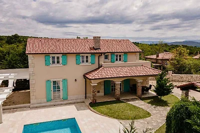 Villa mit Klimaanlage und Aussenpool