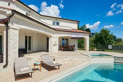 Villa mit Klimaanlage und Pool