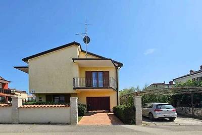 Ferienwohnung mit Pool und Garten