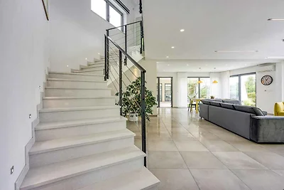 Villa Eine Luxusvilla mit einem kristallklare