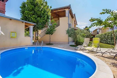 Villa mit Pool und mediterranem Garten
