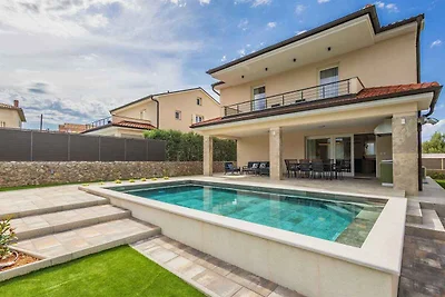 Villa Mit einem schönen Pool