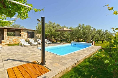 Ferienhaus mit Pool und Klimaanlage