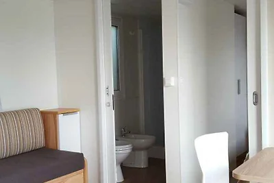 Mobilehome mit halbüberdachter Holzterrasse