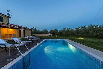 Villa mit Pool und Klimaanlage