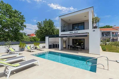 Villa Lucia mit Whirlpool und privatem Pool i