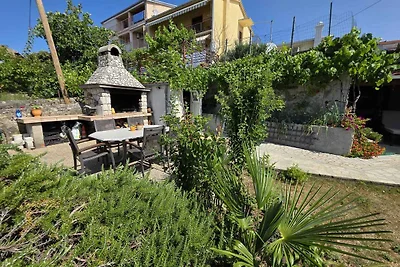 Ferienwohnung mit Garten und Klimaanlage