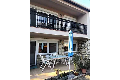 Ferienwohnung mit grosser Terrasse und mit Au