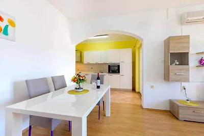 Ferienwohnung mit Meerblick 250 m vom Strand