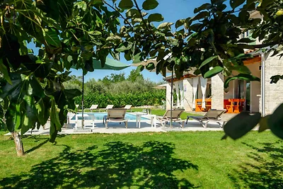 Villa mit Pool und Klimaanlage