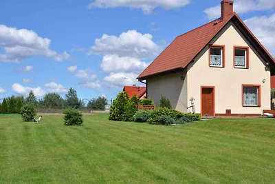 Ferienhaus 300 m vom See, 30 km von der Ostse