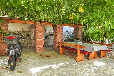 Komfortable Ferienwohnung Nikolina J mit Meer