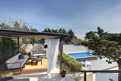 Villa mit Pool und mediterraner
