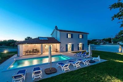 Villa mit Pool und Klimaanlage