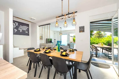 Srima Beach House – Komfortable Villa mit pri