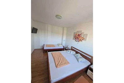 Studio mit Balkon und Klimaanlage