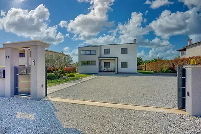 Villa mit Pool und Klimaanlage