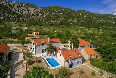 Ruhige Villa Roglić mit privatem Pool und idy