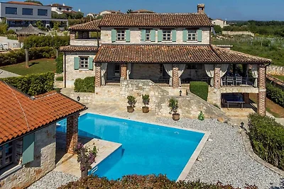 Villa mit Aussenpool