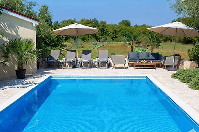 Ferienhaus ruhiger Ort mit Pool