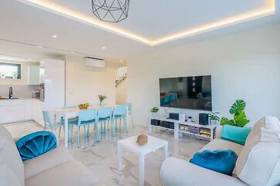 Ferienwohnung mit privatem Pool und Meerblick
