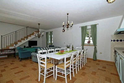 Ferienhaus mit Terrasse und Pool