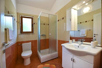 Villa mit Pool und Klimaanlage