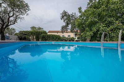 Ferienhaus mit Pool und Grill