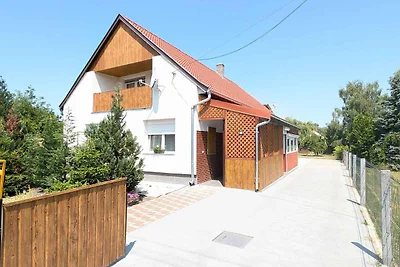 Ferienhaus mit grossem Gaten und Klimaanlage