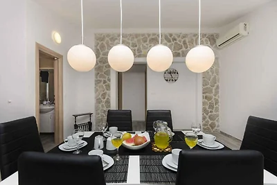 Ferienwohnung mit Balkon und Klimaanlage