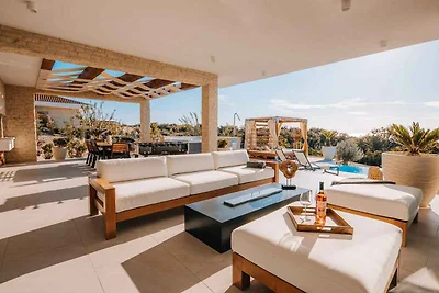 Villa mit Swimmingpool und Meerblick