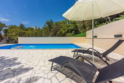 Ferienhaus mit Pool und Klimaanlage