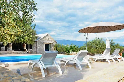 Ferienhaus mit Pool und Klimaanleg