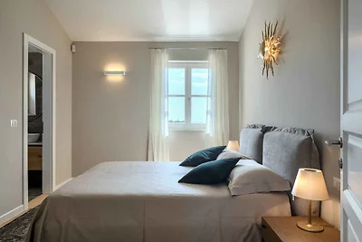 Villa mit Pool und gepflegtem Garten