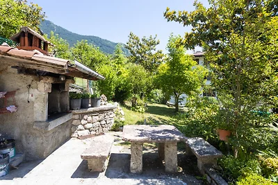 Ferienhaus mit Balkon und Garten